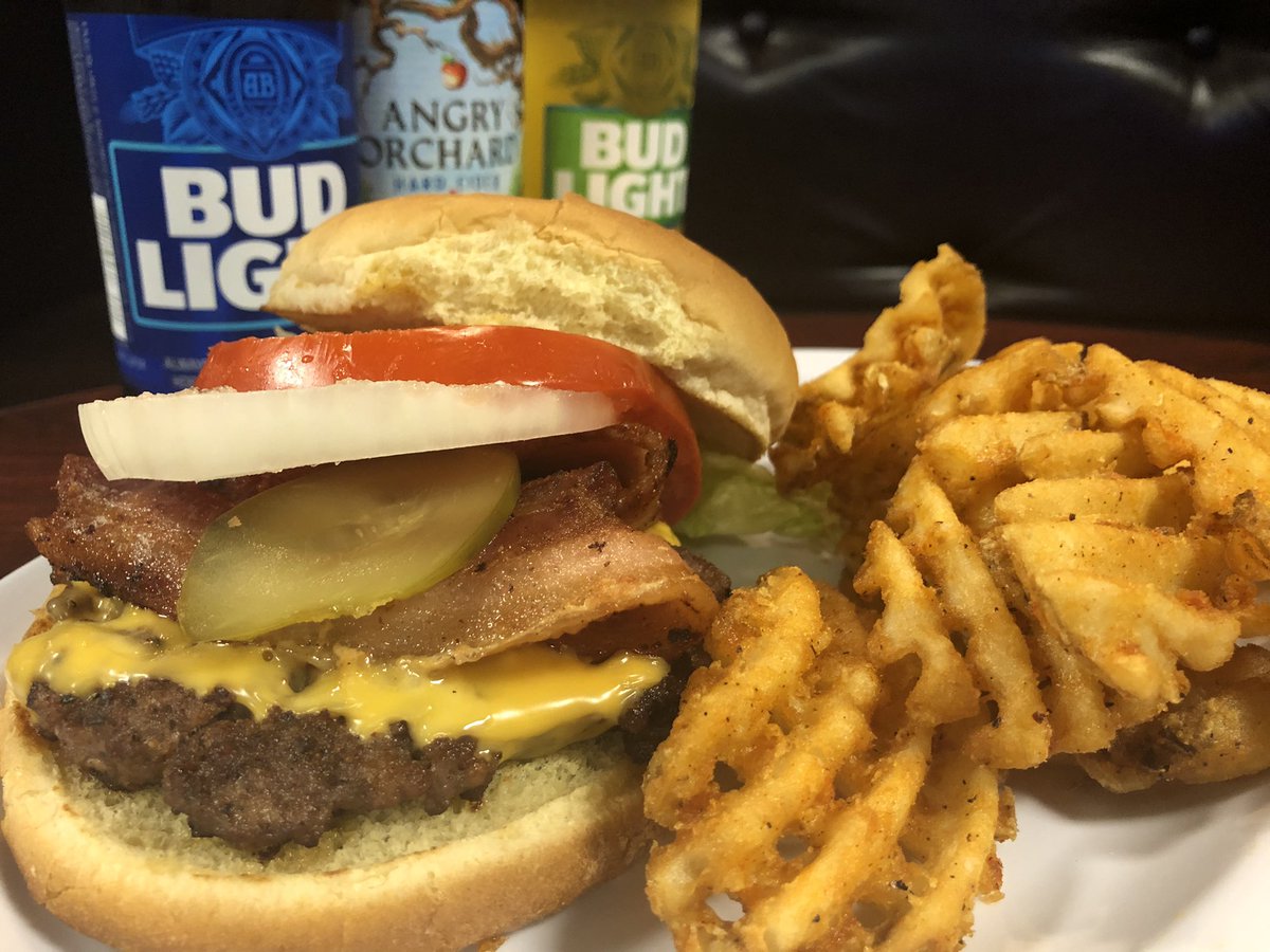 301bargrill's tweet photo. ‼️Add some FUN &amp; YUM to MONDAYS at 301 Game Nights‼️
Your favorite drinks are only $5 // And don’t worry about cooking bc you can grab a Salmon or Cheeseburger plate for only $10// Yeah, it’s like that! Make Monday “Yum-day Funday” 301 day—See you there! https://t.co/W7J5Jf4DSe