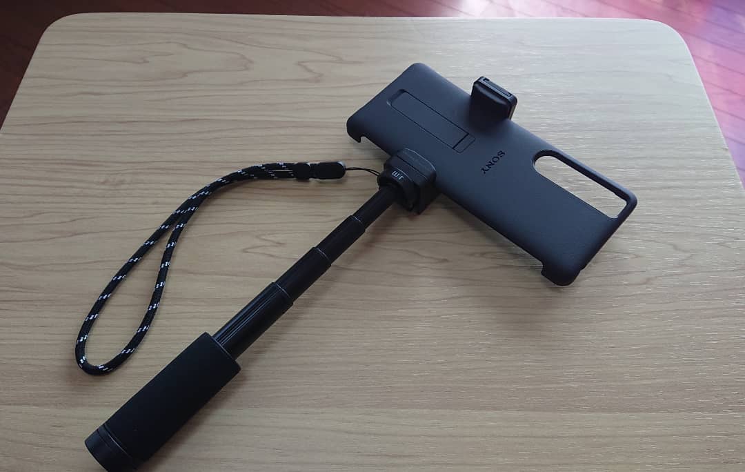 you50PRIUS_TRD's tweet photo. Shutter Grip 2のご紹介です💡
スマホの多機能シャッターグリップです♪
動画撮影や、自撮り棒、
スマホスタンドなどにも使用出来ますね(^-^)
#シャッターグリップ
#shuttergrip2
#ガジェット
#ガジェット好き
#スマホアクセサリー https://t.co/ak3fyYd2FO
