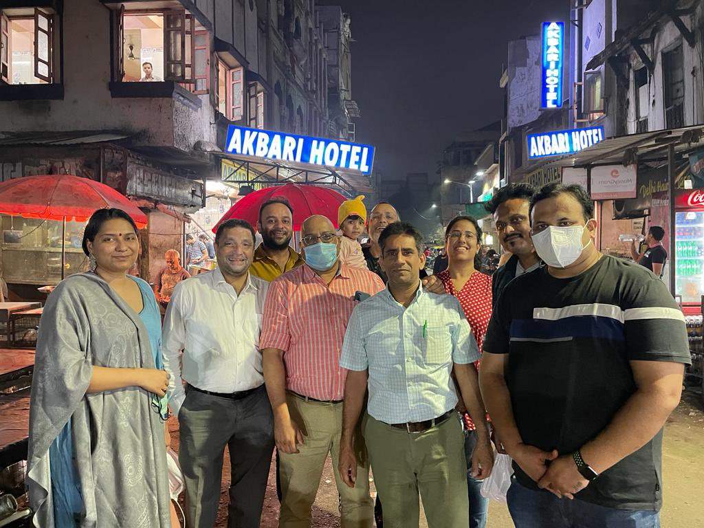 rakeshchaki's tweet photo. It was Started with Simple Tweet &amp; then
Food At Iconic #BhathiyarGali 
Delicious Dessert at #Mansuri
Piping Hot Mava Jalebi of #Burhanpur 
Delicious #Paan and Bubbly #Soda 
Zindgi Gulzar Hein.

@ShrutiKushwah 
@nadeemjafri 
@altertwit 
@isaorabh 
@kumarmanish9 
@RajTMulchandani https://t.co/VgJpYV5IiM