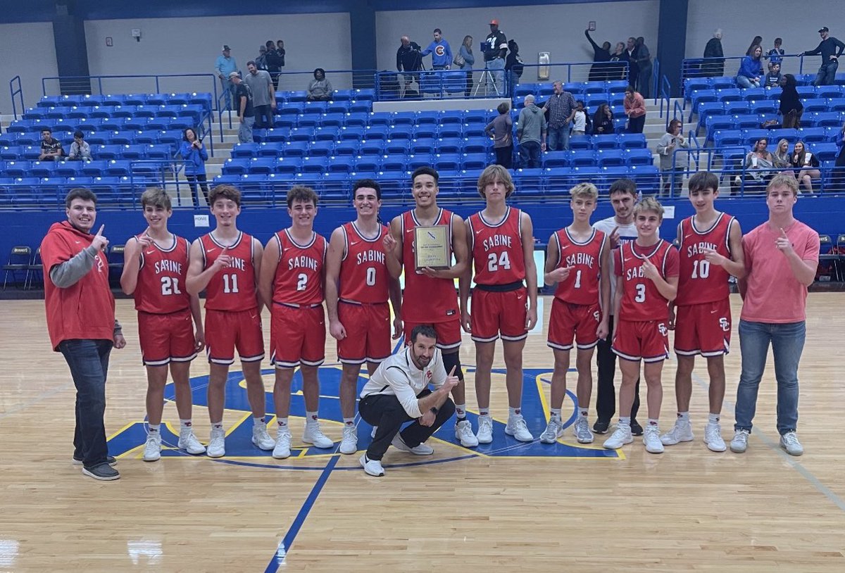 Cardinal_Hoops's tweet photo. 🚨New Summerfield Tournament🚨

Sabine 54 vs. Tyler Grace 51

Tournament CHAMPIONS‼️🏆🤜🏻🤛🏻

Overcame a 10pt deficit @ half by only allowing 4pts in the 3rd qtr👀🔒 @BreydanPobuda 14pts @SmithMatthew_10 11pts @jaydanmc_ 10pts @CadenRichardso8 9pts @hoopinsider @newsjournal #32@1 https://t.co/aFCEWIkqVU