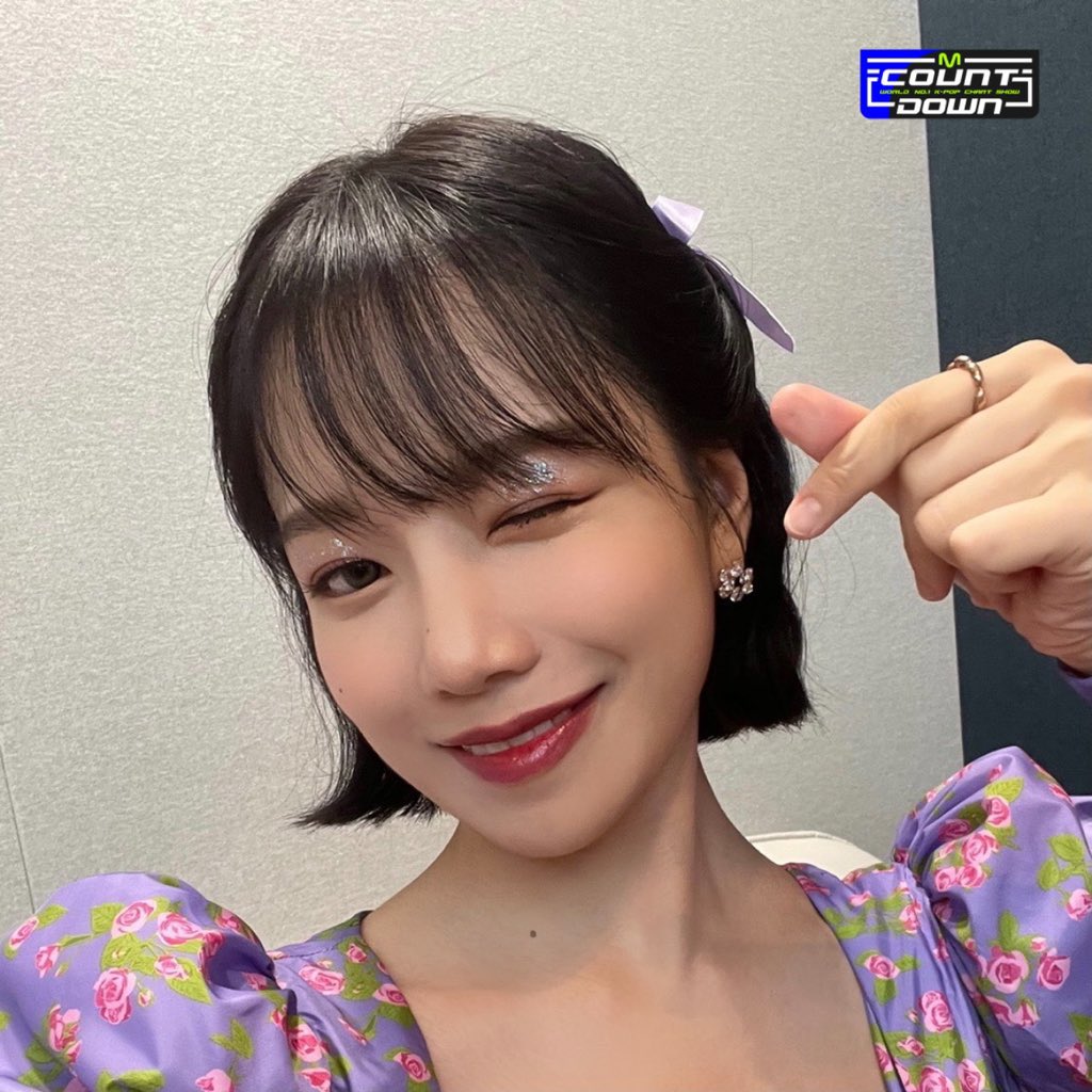 JOYURI_011022's tweet photo. #조유리 GLASSY 활동 셀카 타래 https://t.co/B1i4ISlwXk