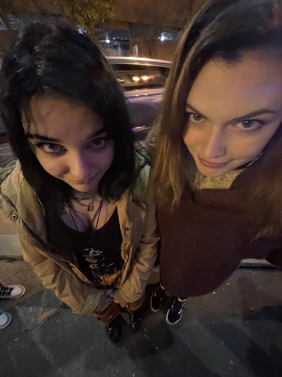 nyxiious's tweet image. what’s happening