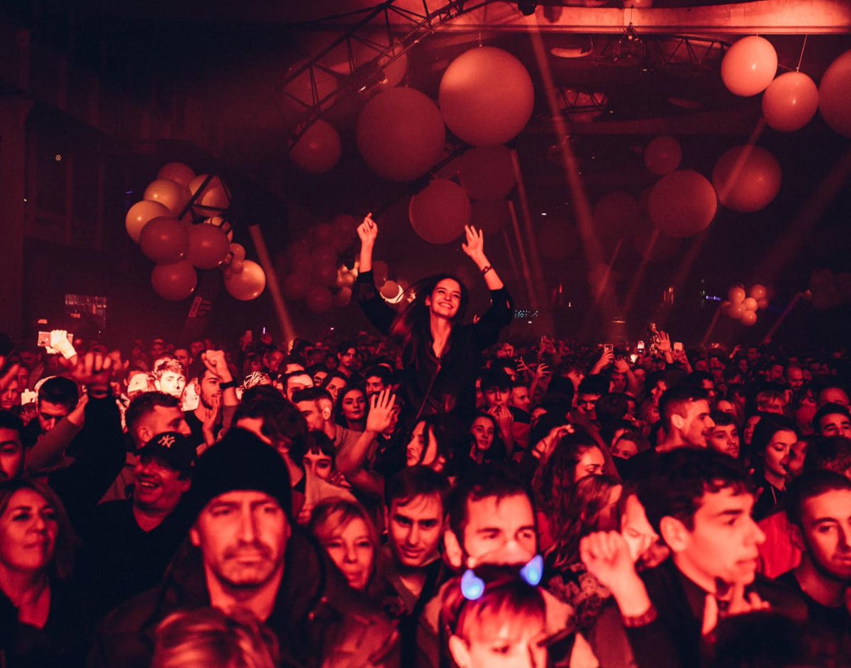 eurockeennes's tweet photo. La grande halle des Eurocks, transformée en restaurant gastronomique et en dancefloor XXL !!
@bobsinclar @BakermatMusic @salutcestcool @paloma__colombe  @Saintchaise https://t.co/hiW2Q0LCIM