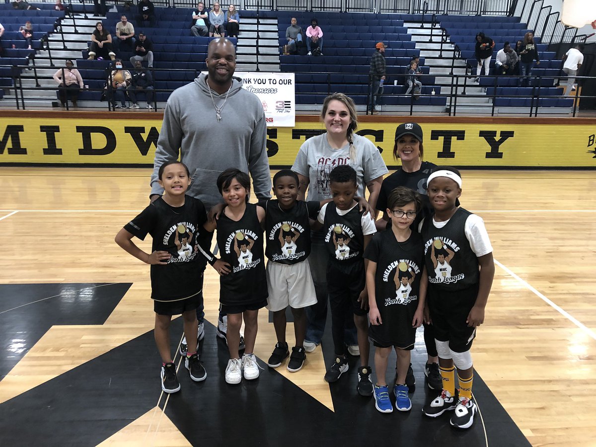 MWC_Hoops's tweet photo. Place was jumping with @SheldenWilliams in the house for Week 4 action in the #SWYL. Thanks @mcmsbombers for the hospitality! https://t.co/q26FPBshoc