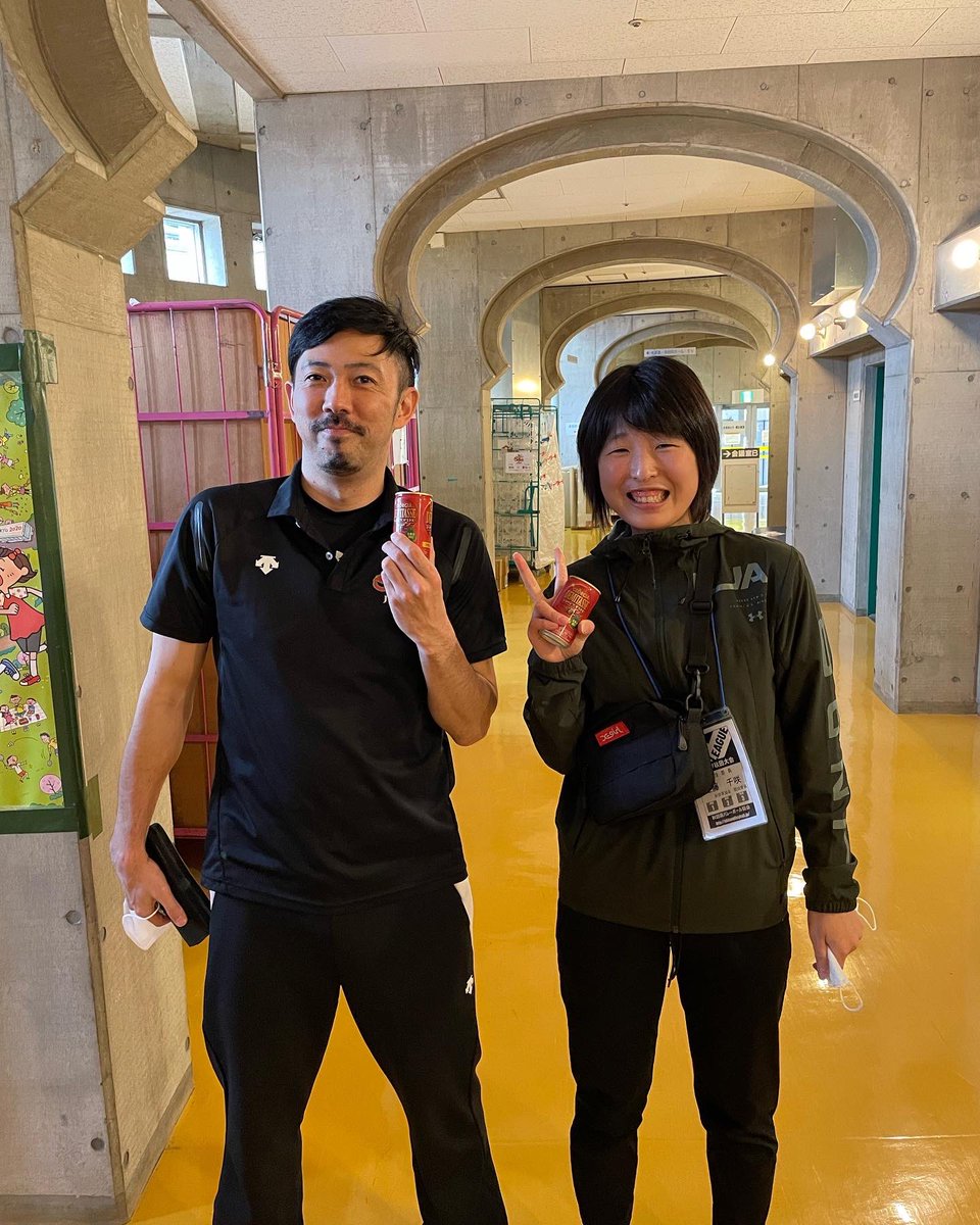 #ジェイテクトSTINGS🐝
#秋田大会
#酒井大祐さん

ポケットマネー🤑
買っていただいた？間杉さんのおかげ！一生飲まれない。笑

3-0で勝ってよかった！
宮浦健人くんすげ！
個人的にはサイドより、セッターを見てしまう癖が…
藤中選手の跳躍欲しいし
本間選手のディグ力欲しい！

練習頑張ろ！