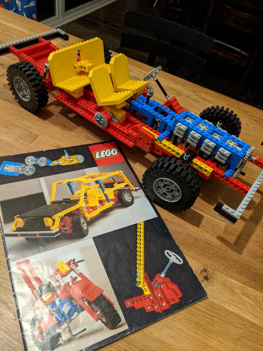 beats_bricks's tweet image. And follow up post.

Maybe I'll get creative for a body for this.

Great set but you can't keep/collect everything so I'll put this up for sale (with Instructions and Box) in the store before too long.

#lego #partin #bricklink #saturdaynight #technic