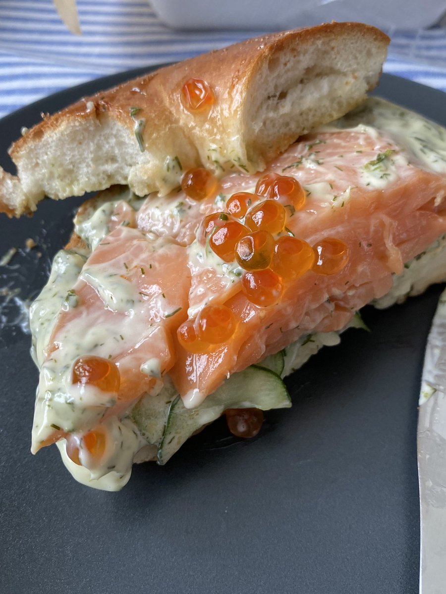 phyunxx's tweet photo. ㅡ Salmon sundaeeeeeee⛅️ https://t.co/iMg31EVUX3
