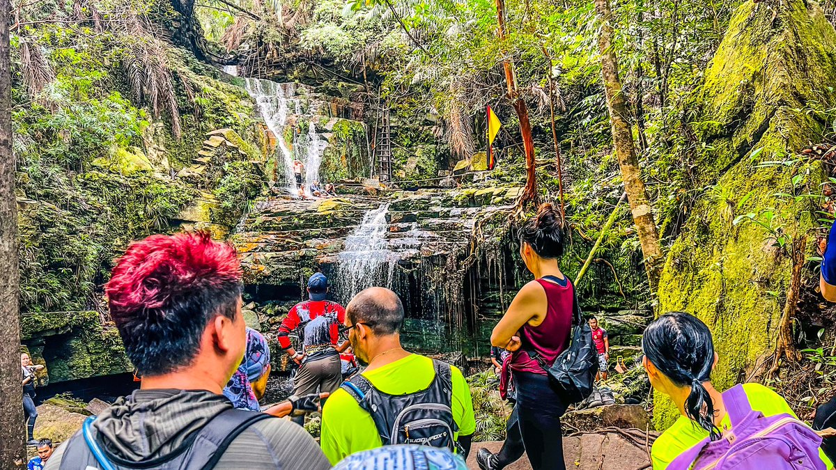 EdwinNurdjajadi's tweet photo. Too many #hikers at #Arong #Serait #waterfall this morning! We had to wait for our turn for a dip but everything went fine #SaturdayMorning @nancynais @tlyadeen @el_6sixty6 @SimpletonED @khalidainie @muniekahar https://t.co/4wlUosiIoh