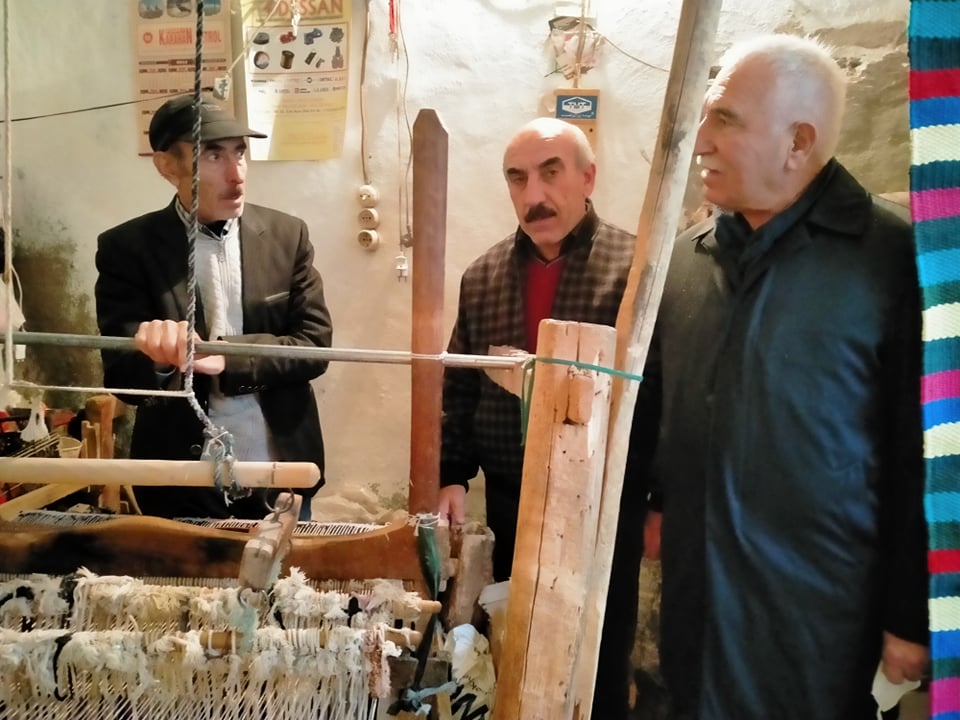 Urfa_Flash's tweet photo. Şanlıurfalı Fırıncı Esnafı: Sayın Vekilim Un Bulamıyoruz https://t.co/Mm4qgTyA15 @azizaydinlikchp https://t.co/RyHGimSenj