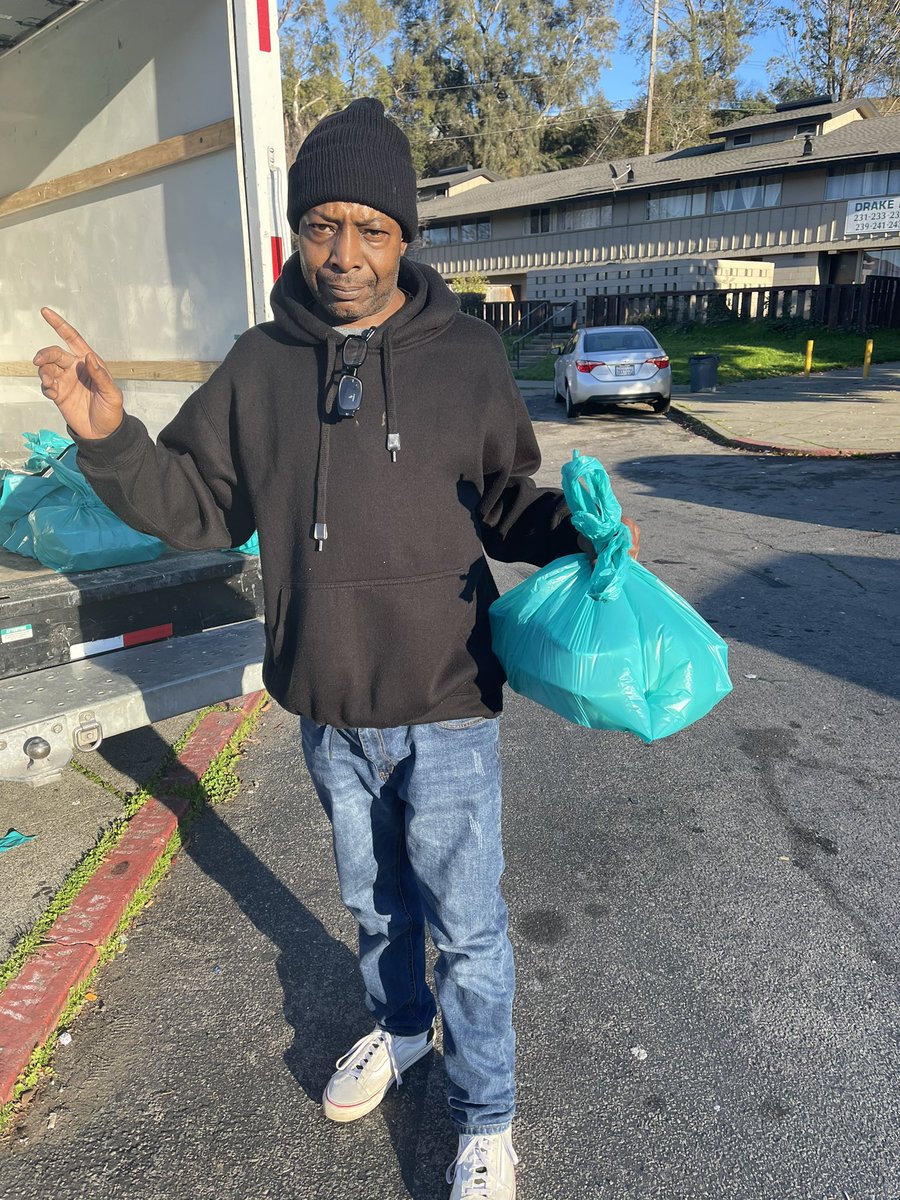 Gifting! Thank you to <a href="/GuyFieri/">Mayor Guy Fieri</a> who donated delicious homemade meals to <a href="/salvationarmy/">The Salvation Army</a> for Marin City residents <a href="/CherylABC7/">Cheryl Jennings</a> <a href="/JobinaFortson/">Jobina Fortson-Evans</a> <a href="/CityofSanRafael/">City of San Rafael</a>