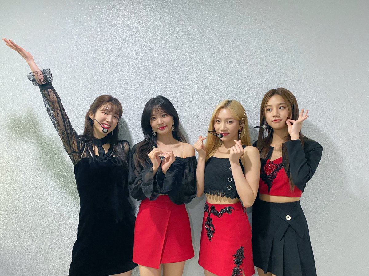 officialLABOUM's tweet photo. [#라붐]

인기가요 출첵 완료🌷
오늘도 즐겁게 유후후~💋
이따 만나 라떼🥰

#LABOUM #BLOSSOM 
#키스키스 #KissKiss
#다시_만나_설레게_해 https://t.co/bNg1tgTtqw