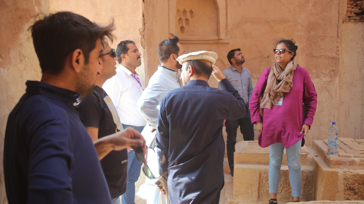 JournalSindh's tweet photo. On-site Discussion and analyzing conservation done previously at Monuments in Makli. The experts and the participants shared their reservations on conservation methodology and the use of cement on monuments which is not sustainable &amp; environment friendly  @UNESCO @Ministerculture https://t.co/1Cn1CrXFIi