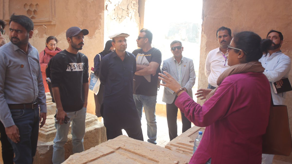 JournalSindh's tweet photo. On-site Discussion and analyzing conservation done previously at Monuments in Makli. The experts and the participants shared their reservations on conservation methodology and the use of cement on monuments which is not sustainable &amp; environment friendly  @UNESCO @Ministerculture https://t.co/1Cn1CrXFIi