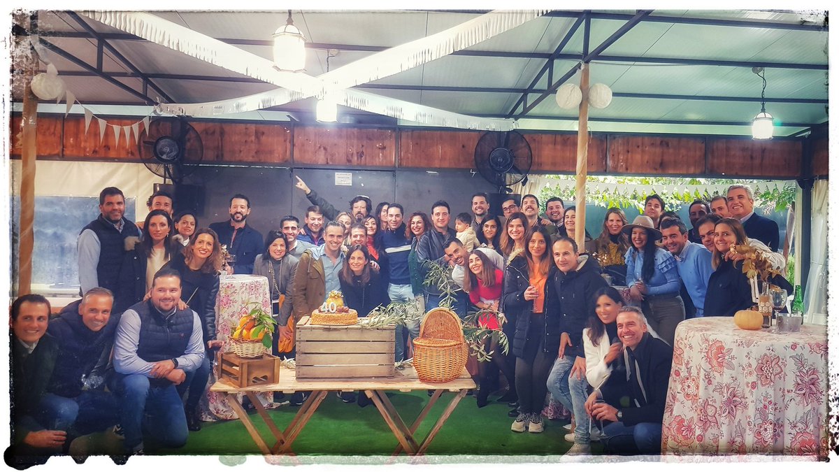 pepe_meseguer's tweet photo. Hay días señalados, que uno se da cuenta de lo afortunado que es por haber encontrado personas tan maravillosas en el camino.
#MomentosMuyEspeciales 🎂
#GratitudInfinita ❤ https://t.co/hQ42AWf1JM