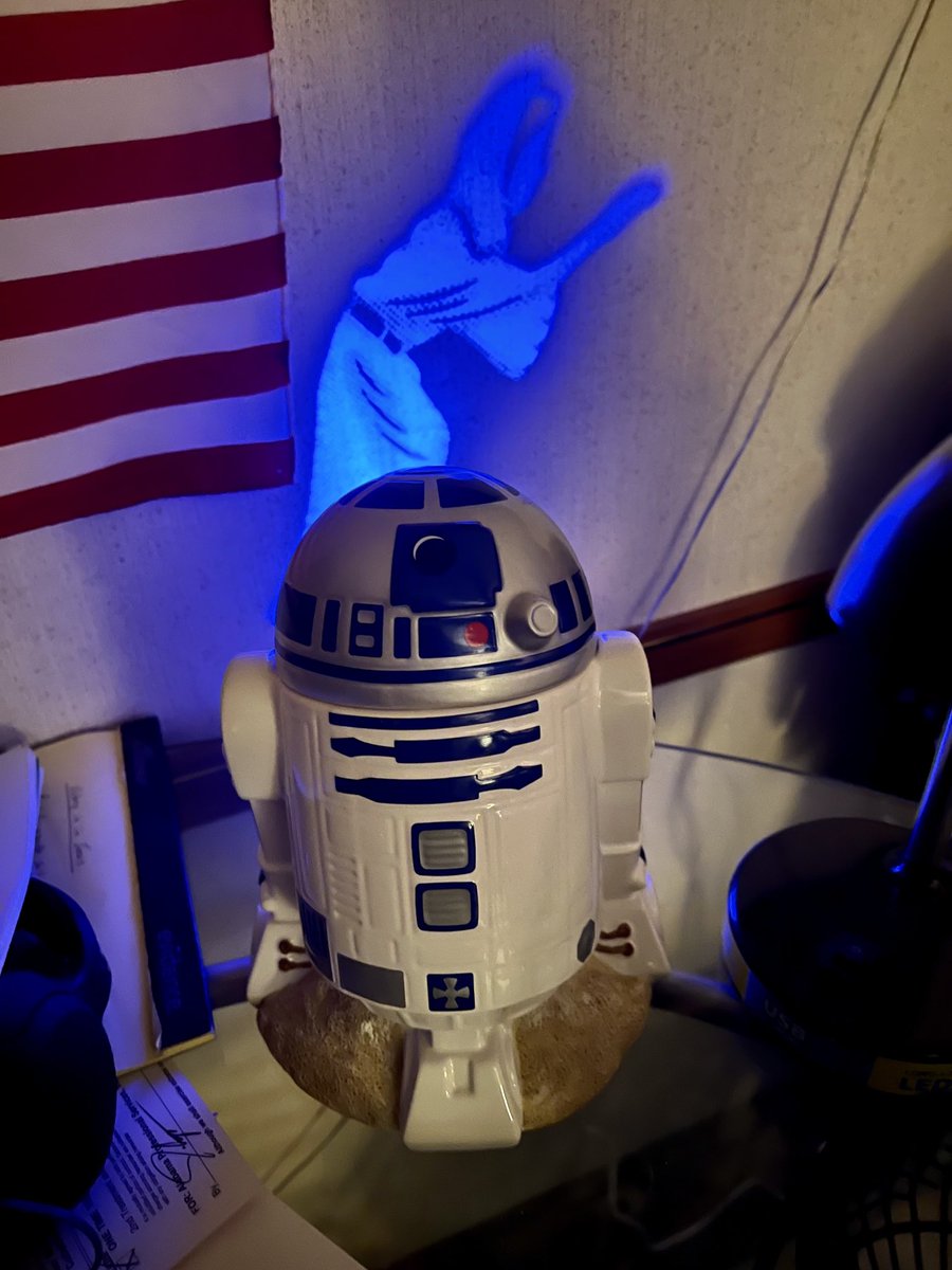JoscheStation's tweet photo. This is still just cool to me! #Scentsy #waxburner #r2d2 #starwars https://t.co/4RWGuDOtsh