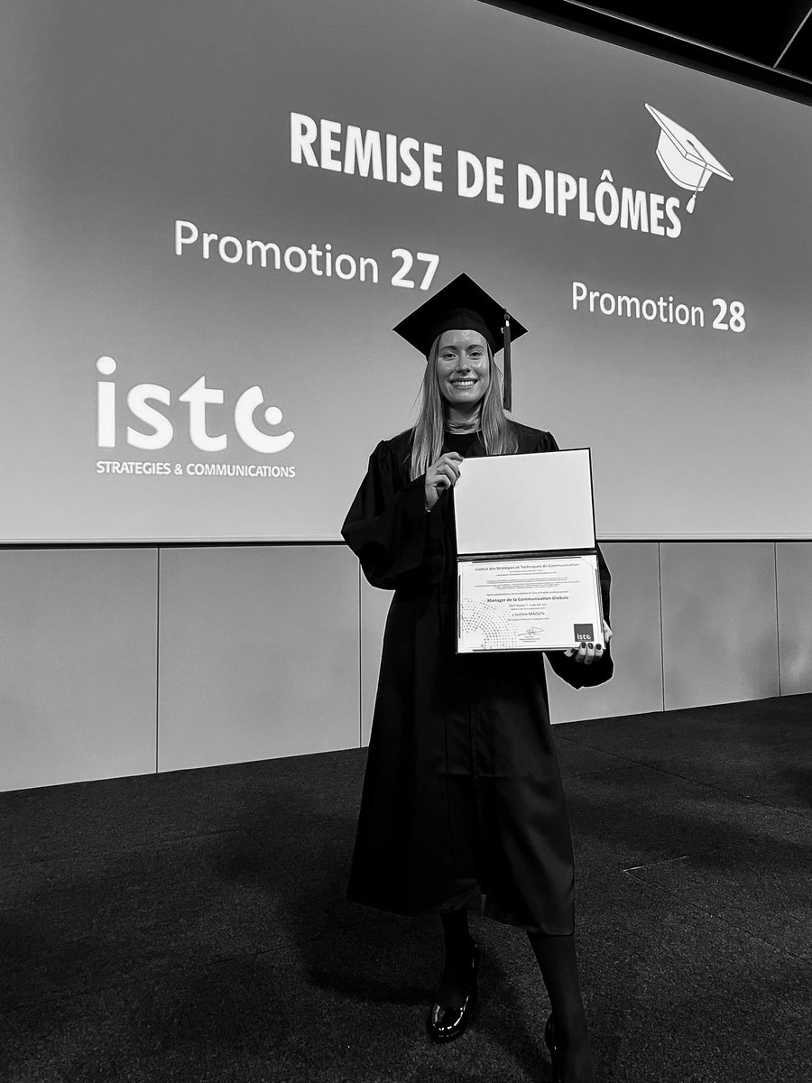 justine_maison's tweet photo. C’est officiel, je suis diplômée 🍾
Quel plaisir de revenir à Lille, de revoir nos camarades de la Promo 27 et de recevoir mon Master « Droit économie Gestion - Mention Maketing et Ventes » ainsi que la Certification RNCP niveau 7 «Manager de la Communication Globale» #graduation https://t.co/WT6WRIFJ7r
