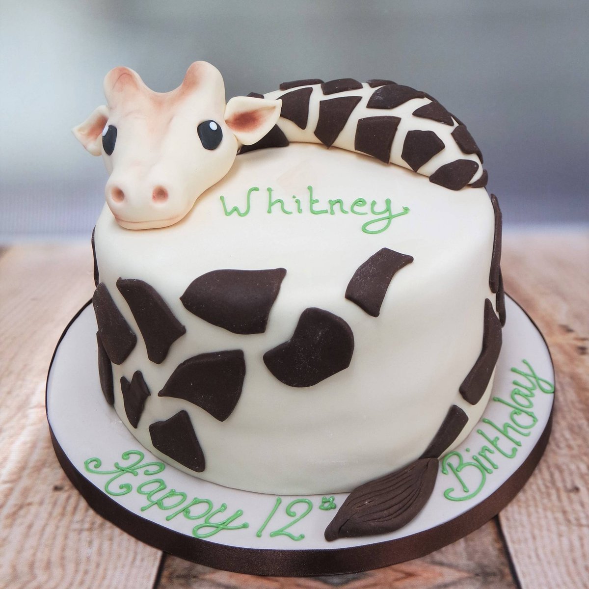 Cuteness overload with this lovely giraffe cake! 🦒 

#bespokecakeexeter #birthdaycake  #birthdaycakeexeter #animallover #giraffe #giraffecake #craftycakesexeter