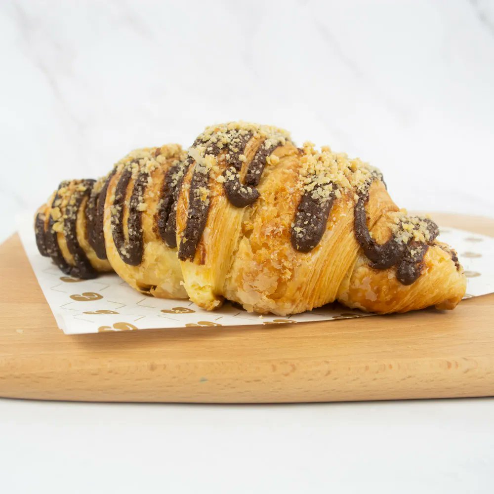 tedboybakery's tweet photo. Attention to all croissant lover! ๐ฃ๐ฃ
Hazelnut Choc Croissant is now available at Tedboy outlets and website. Try today!
#tedboy #tedboybakery #tedboyexpress #hazelnutchoc #croissant #buttercroissant https://t.co/bnMq1MbOpS