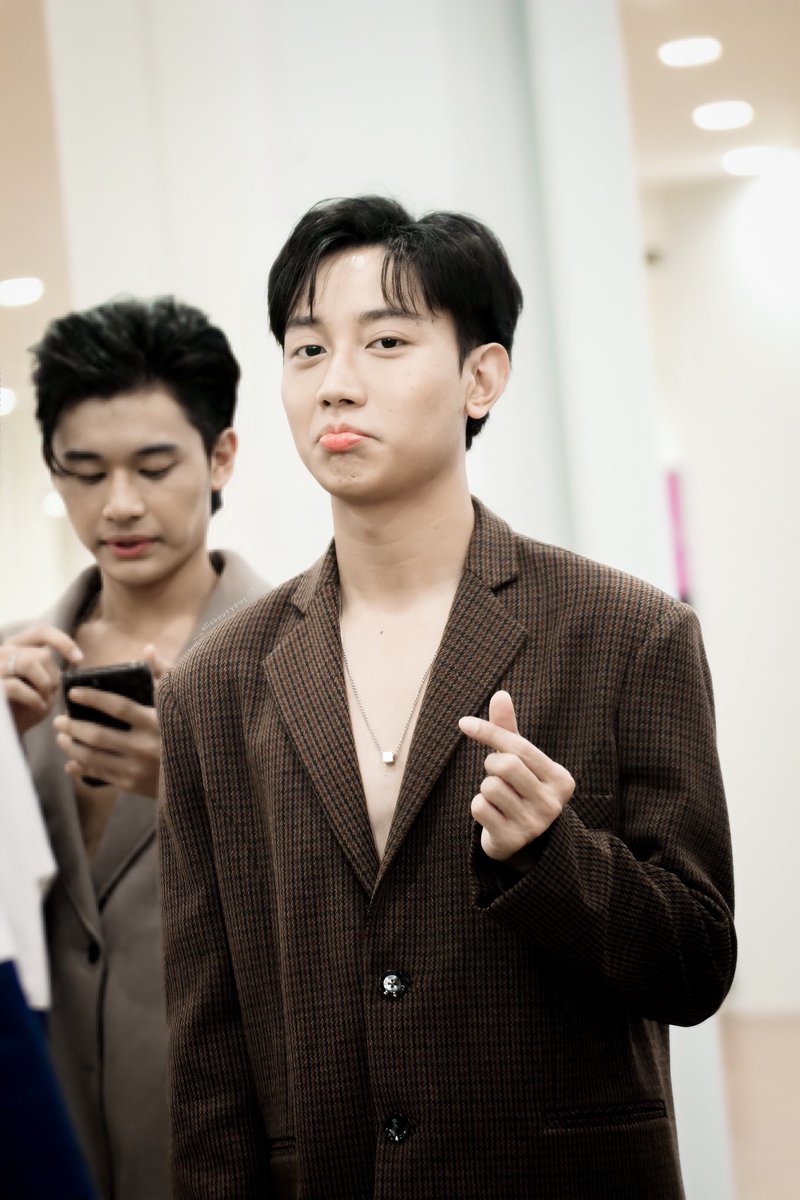 onedaymark's tweet photo. 요미의 쩸스가 귀요미인건 알고 있었지만 점점 더 잘생겨지고 이뻐보이는건 내눈이 정상인걸 말해주는거죵^^♡♡
#JamesPongsapak https://t.co/fgMnYDaFxZ