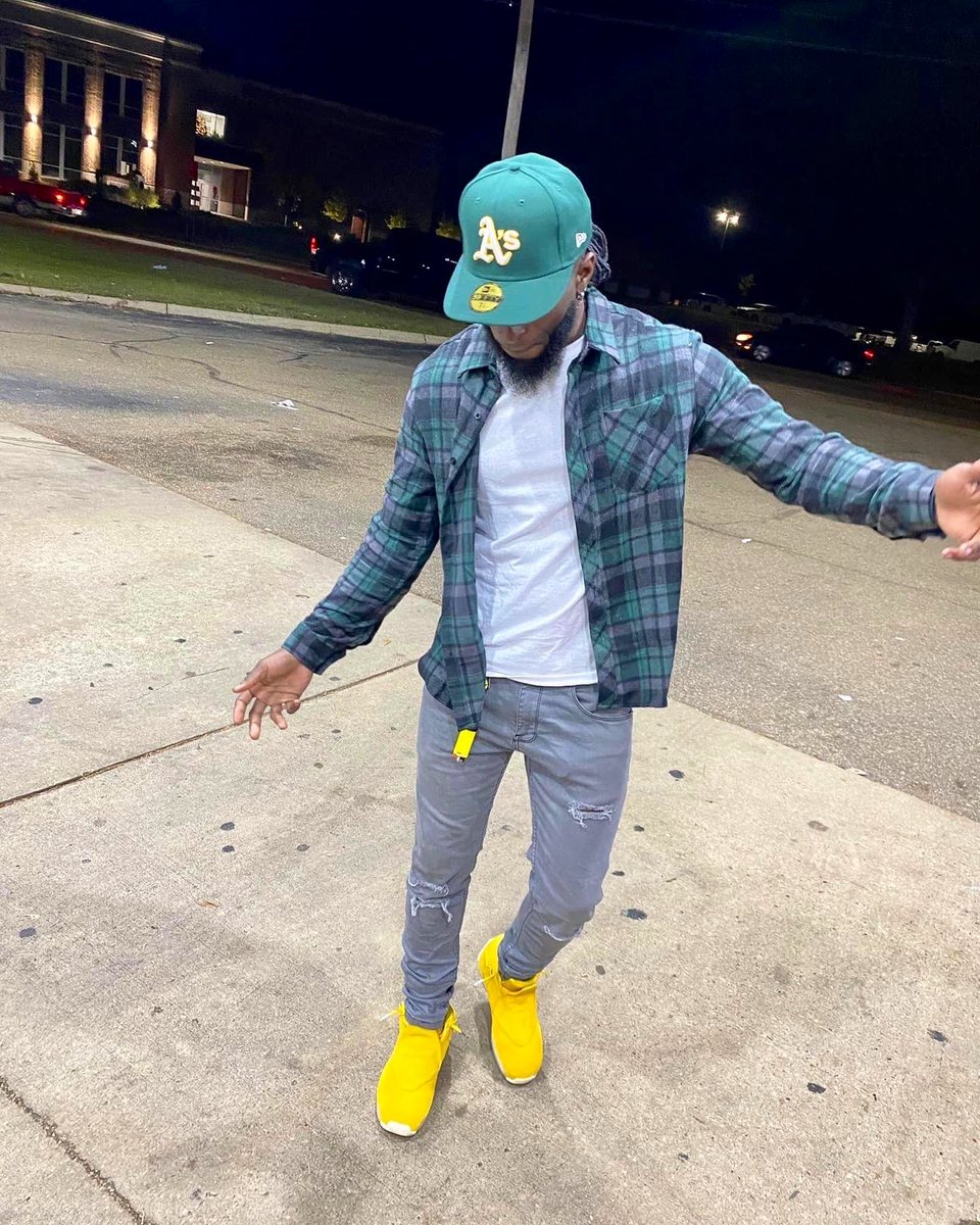 _balloutdee's tweet photo. they tryna mimic me, can’t be my mini me 🙅🏿‍♂️ https://t.co/mlVYUpUUH7