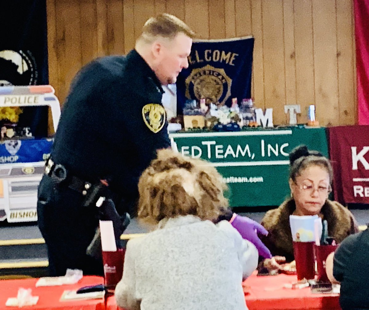 BishopPolice_Tx's tweet photo. #FeastofCaring #Thanksgiving Event. Seniors in our community, as well as their family members and caretakers, came together for a delicious thanksgiving meal with all the fixings at the American Legion Hall in Bishop, Texas.
#MedTeamInc
#Thanksgiving2021 #BPD #Pct3 #ACO1 https://t.co/wUS0yHE3Vq