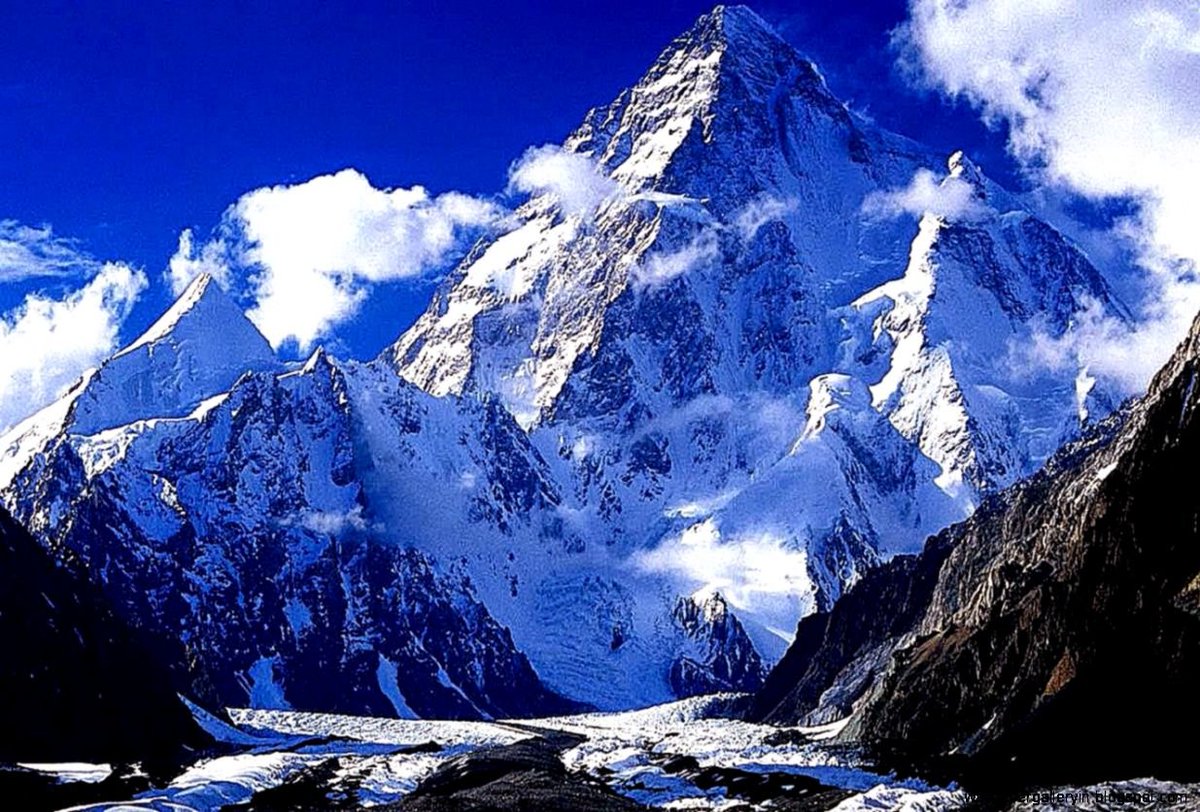 ammarkhi's tweet photo. کچھ لوگوں کی زندگی ہمارے لئے اہم ہوتی ہے ان کے بغیر جیا جاسکتا ہے
مگر کچھ لوگ ہماری زندگی ہوتے ہیں ان کے بغیر صرف مرا جاسکتا ہے ❤
#nemrahahmed #KarakoramKaTajMahal #pari #ufaq https://t.co/wWX7UcAImp