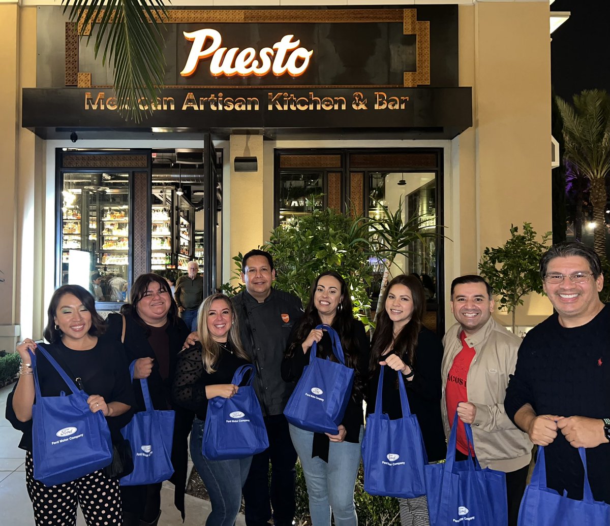 visitanaheim's tweet photo. #VisitAnaheim, @fordlatino y la nueva #FordBronco nos traen a @eatpuesto, una cocina artesanal mexicana con tacos galardonados, tortillas de maíz azul hechas a mano, sabrosas bebidas y asombrosa decoración con proyección de pared única en su tipo. #AnaheimTeEsperaBroncoTeLleva. https://t.co/V2fNlks5fg