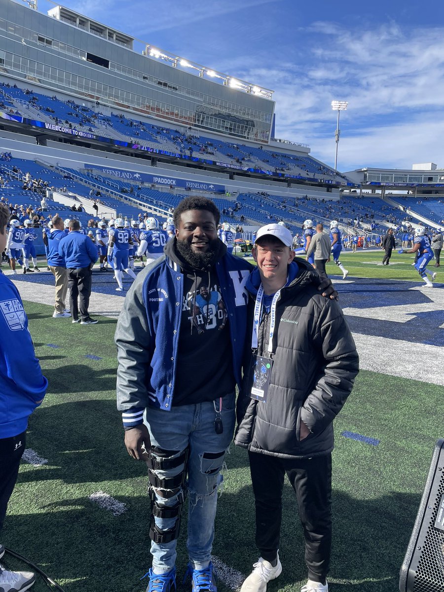 Cayden_Logsdon's tweet photo. Great game day visit at BBN! Thank you @UKCoachStoops @vincemarrow @Coach_Matsakis @Coachjset23 Nice to see some teammates from the past @octaviousoxend1 @isaiahbeasleyy @FBCoachThompson https://t.co/ck6iwspnwH