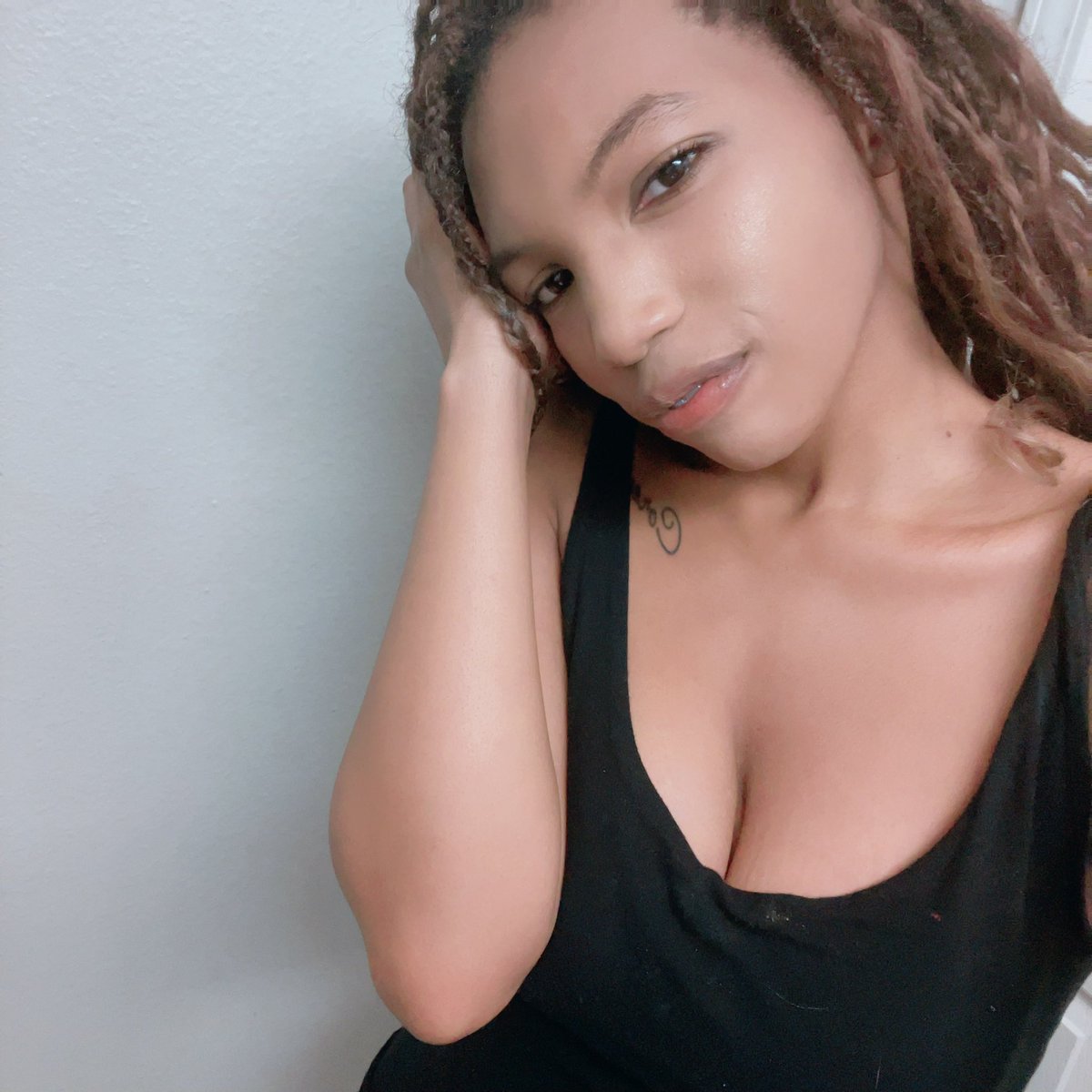 denis3_17's tweet photo. “Be Healthy And Take Care Of Yourself, But Be Happy With The Beautiful Things That Make You, You” - Beyoncé #habanaheights #beyonce #blackisbeautiful #yatavision #gsg4eva #gsg #bitcoin #metaverse #happiness #la #followyourheart https://t.co/j8hpcfmYHQ