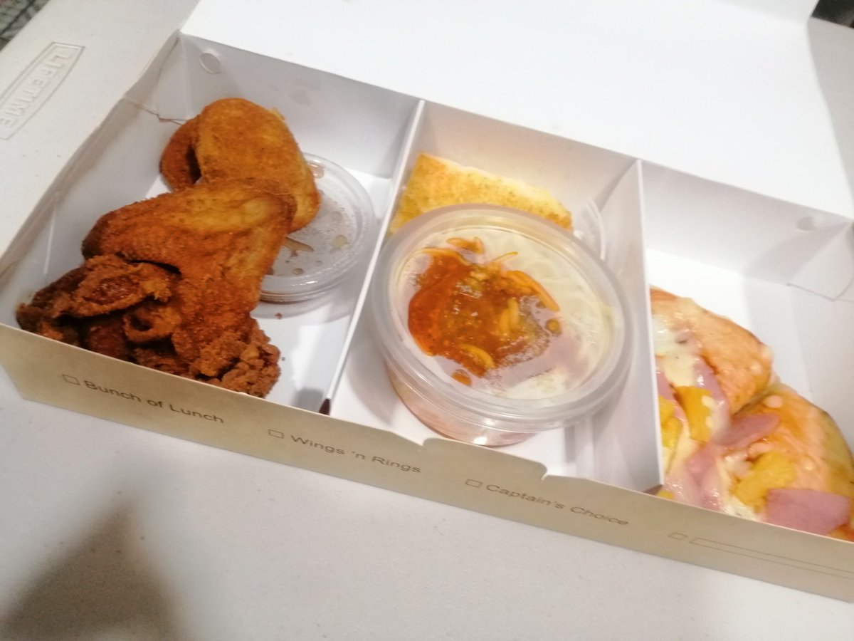 jhybyy's tweet photo. Nabudol ako ng sunday work 😂 Kahit may +rate% wala pa lang canteen.

Grabe naman tong Bunch of Lunch combo meal nyo #Shakeys napakaliit ng laman. https://t.co/XjVqiTJUgO