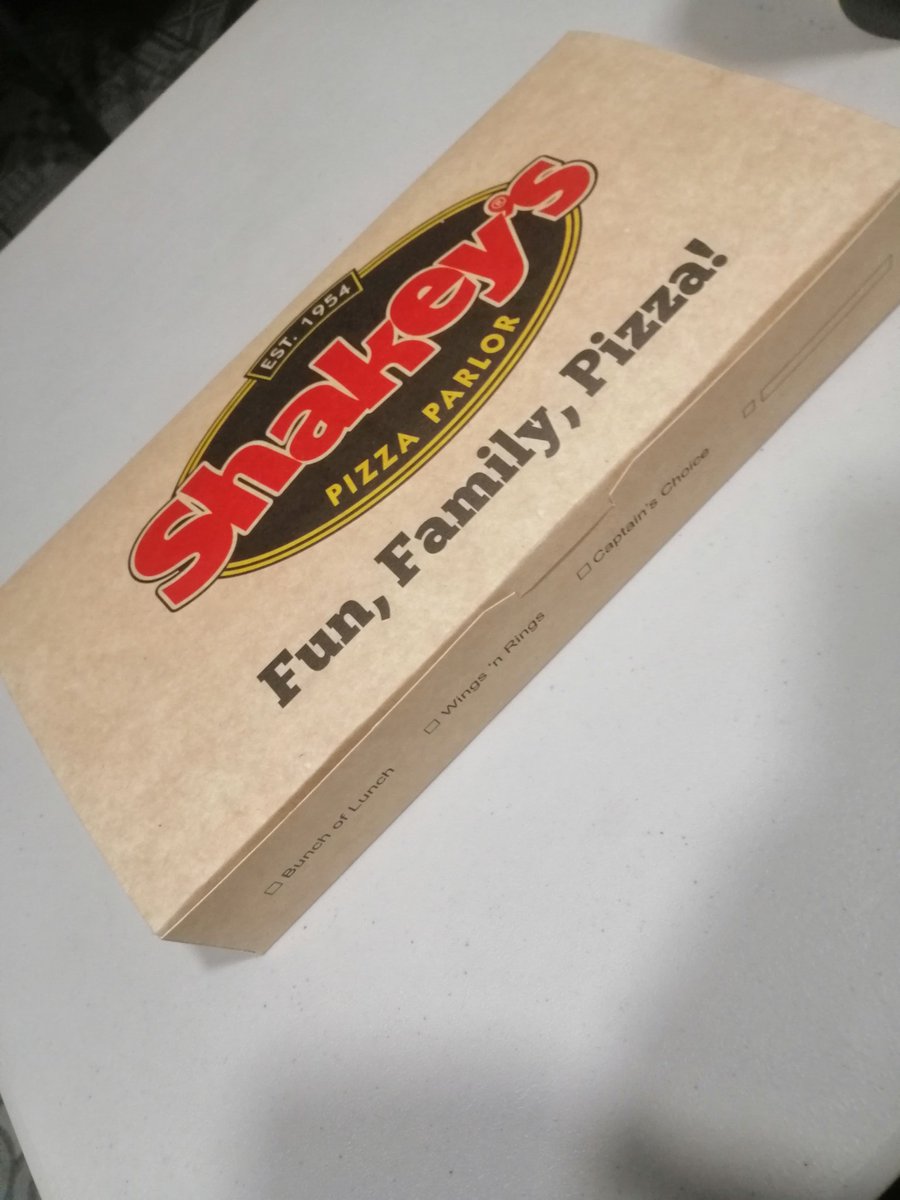 jhybyy's tweet photo. Nabudol ako ng sunday work 😂 Kahit may +rate% wala pa lang canteen.

Grabe naman tong Bunch of Lunch combo meal nyo #Shakeys napakaliit ng laman. https://t.co/XjVqiTJUgO