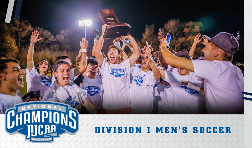 NJCAA_Soccer's tweet photo. 𝙁𝙡𝙮 𝙩𝙝𝙚 𝙛𝙡𝙖𝙜

For the second time in program history, Iowa Western claimed the #NJCAASoccer Division I Men's Championship 🏆 

The Reivers posted a pair of goals over Arizona Western en route to the title win. 

Full recap | https://t.co/o0rAK8mEr4 https://t.co/LMr9qKNvMN
