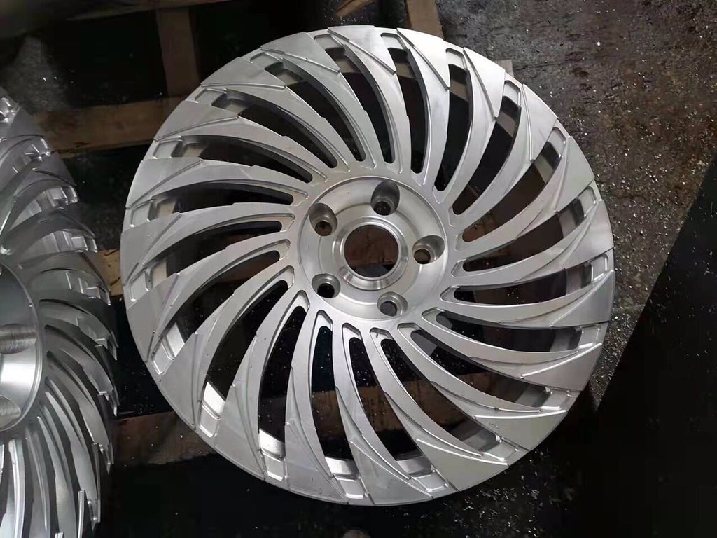 kyx525's tweet photo. Customer orders this beautiful wheel, nearly completed #luxurycars #car #carwheels #carwheel #forgedwheels #aluminiumwheels https://t.co/dyjPRm4uaU