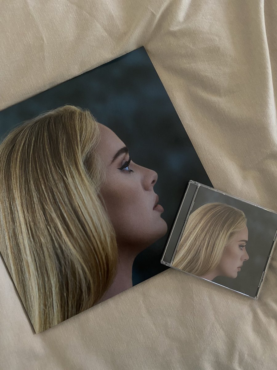 adeleafied's tweet image. IM OBSESSED DJSKDNKD #adele