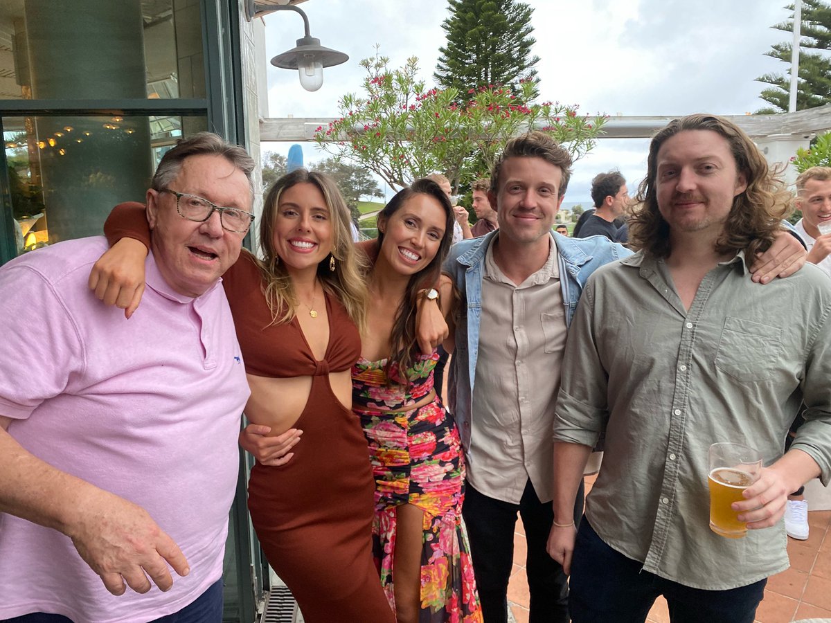 graysonfaith_'s tweet photo. This weekend I got to fly to Sydney for my sister’s 30th. It was the first time seeing any of my family since Christmas and it was just the bloody best!!! https://t.co/VNWhlWwzED