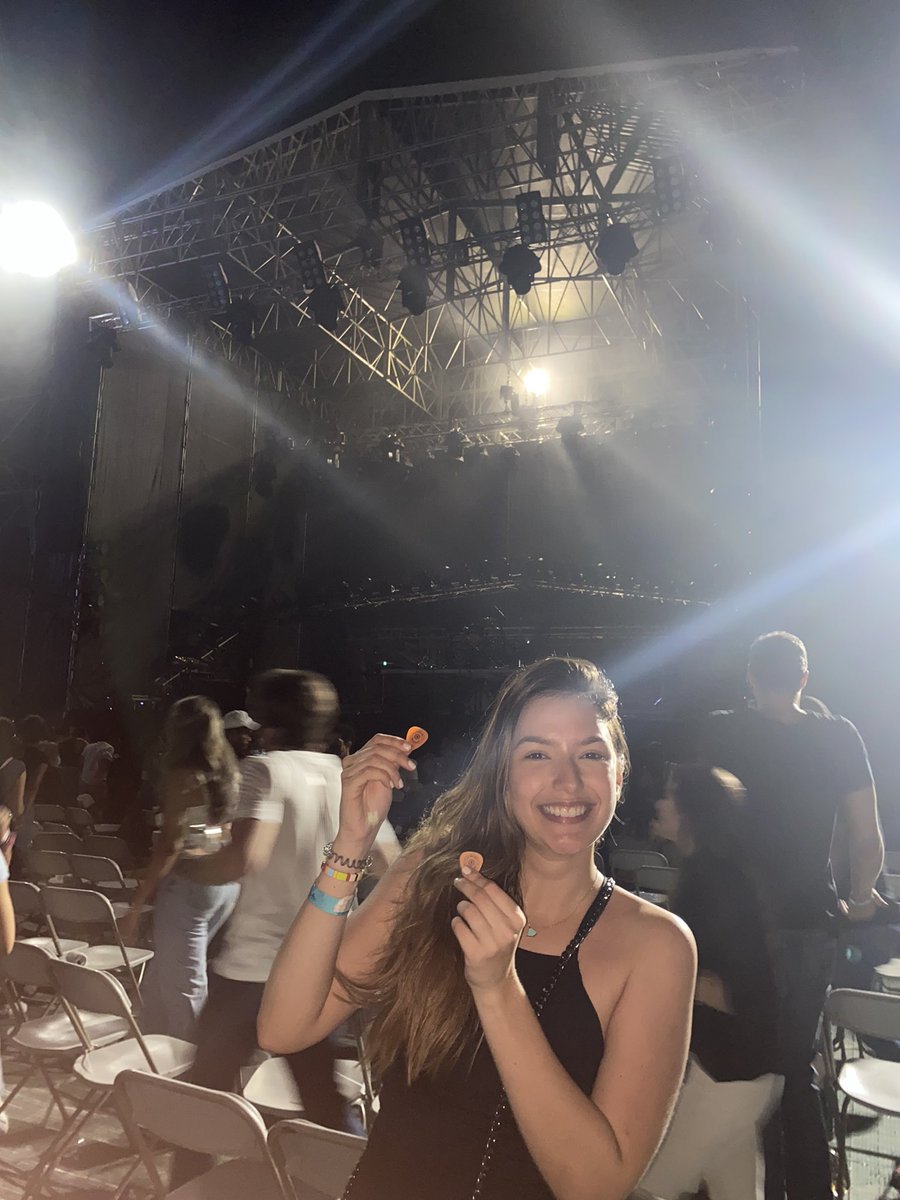 mmbournigal's tweet photo. Porque cuando las cosas buenas tienen que pasar, simplemente pasan. Otra noche inolvidable. LOS AMO!!!!! @MoratBanda @jpvillamil8 @JuanPabloIsazaP @SimonVargasM @martinvargas_96 https://t.co/TQu9L7I1RF