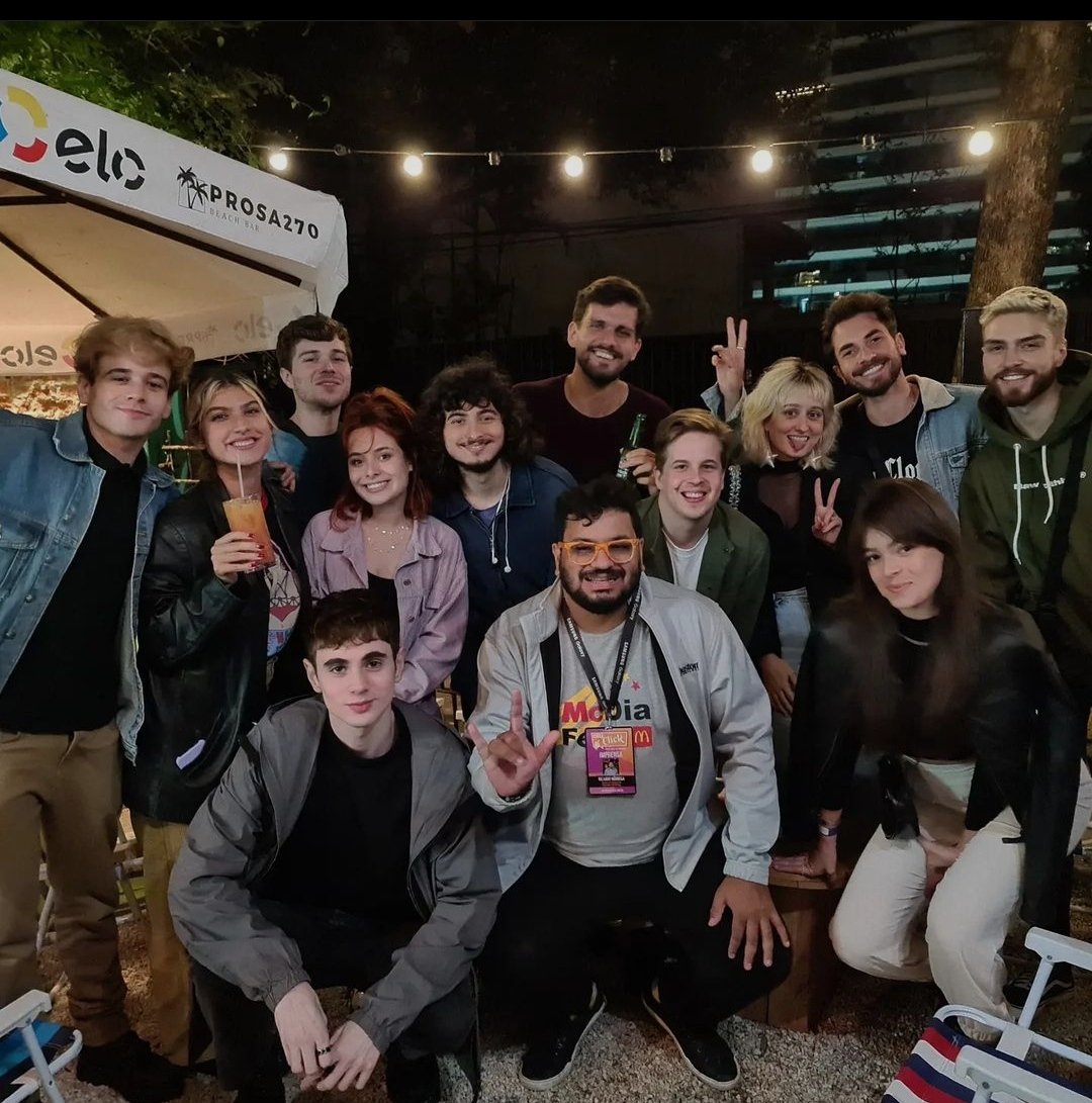 _PortalGrigio's tweet photo. 📲 rick.nobrega via Feed (IG)
Hoje no beach house bar @prosa270
vivemos a diferença, com uma parte da galera da
Malhação premiada com o Emmy (Oscar da TV).
Obrigado equipe do Prosa e ao @lugalves.
#prosa270 #baresp #ricknobrega #ondeir #sabadou
#vilaolimpia #baralternativo https://t.co/SnPYN0mJ7T