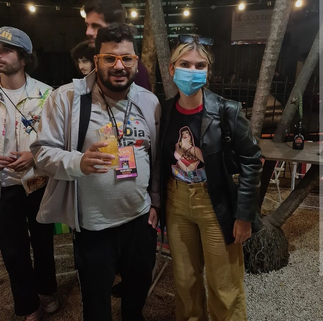 _PortalGrigio's tweet photo. 📲 rick.nobrega via Feed (IG)
Hoje no beach house bar @prosa270
vivemos a diferença, com uma parte da galera da
Malhação premiada com o Emmy (Oscar da TV).
Obrigado equipe do Prosa e ao @lugalves.
#prosa270 #baresp #ricknobrega #ondeir #sabadou
#vilaolimpia #baralternativo https://t.co/SnPYN0mJ7T