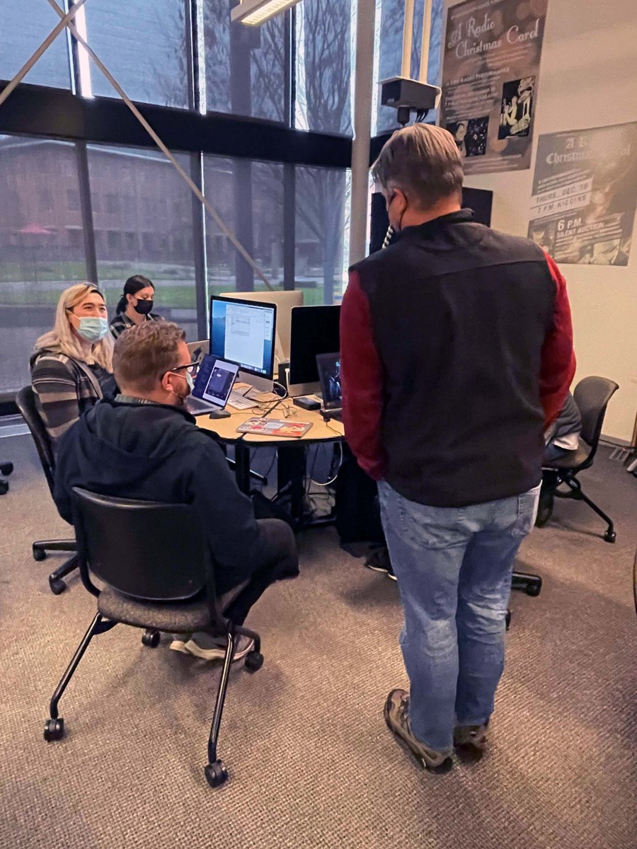 AmnesiaRestored's tweet photo. Last Wednesday Marc Rowley from LiveCGI visited the CMDC Senior Seminar Students during their weekly asset presentation and gave them advice about their careers and resumes https://t.co/X3Rpj3ngKg