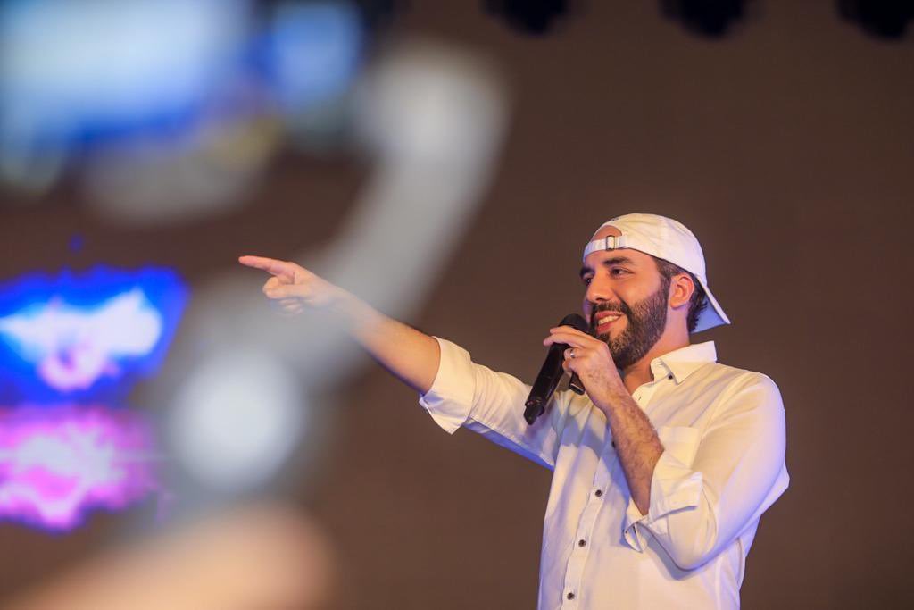 EverythingAjay's tweet photo. El salvador are going to build the first #BitcoinCity, highlights the president #nayibbukele during the closing of the #BitcoinWeek . It informs that it will be built in the Gulf of Fonseca and will have hotels, bars, a port and an airport. https://t.co/ZgIRrPwjdb