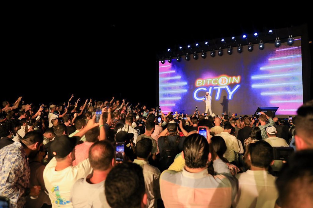 EverythingAjay's tweet photo. El salvador are going to build the first #BitcoinCity, highlights the president #nayibbukele during the closing of the #BitcoinWeek . It informs that it will be built in the Gulf of Fonseca and will have hotels, bars, a port and an airport. https://t.co/ZgIRrPwjdb