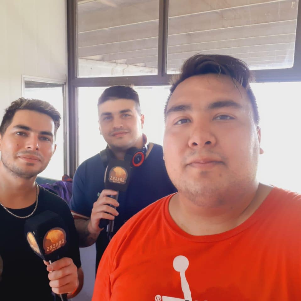 Leandropaz08's tweet photo. Transmitimos #berazategui vs #docksud en @CracksDelSur y Granega con un tremendo equipo 📻💪🏼 desde el estadio Centenario Ciudad de Quilmes. Partido de ida por el ascenso a la primera B Metro, empataron 0-0 y el próximo domingo se define en cancha del Docke🔥. https://t.co/3sQ8e92kSw