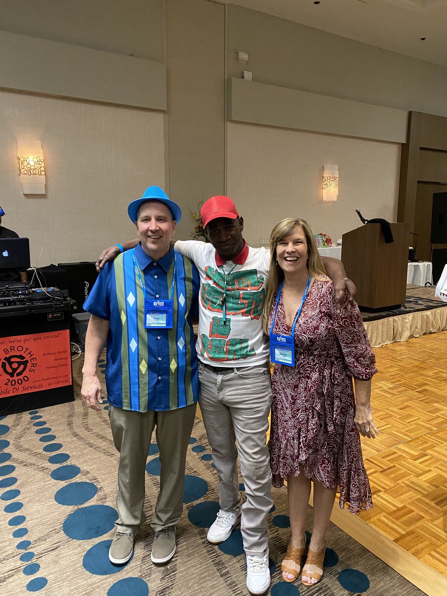 StaceyAdame3's tweet photo. ⁦⁦⁦@EdEscondido⁩ ASE student Dearl Powell earned a standing ovation at the ⁦@CCAEState⁩ Southern Conference tonight! Our students are our inspiration🥰🎉 ⁦@ETCN_SanDiego⁩ ⁦@EUHSD⁩ https://t.co/BUu1kKni7g