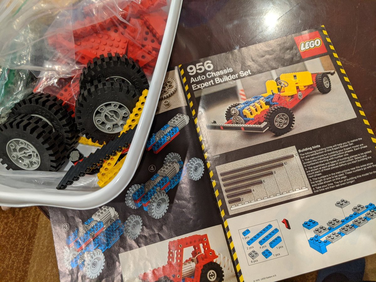 beats_bricks's tweet image. I parted together this bad boy today, 1978 #technic Auto Chassis. now for some Saturday night building

#lego #partin #bricklink #saturdaynight