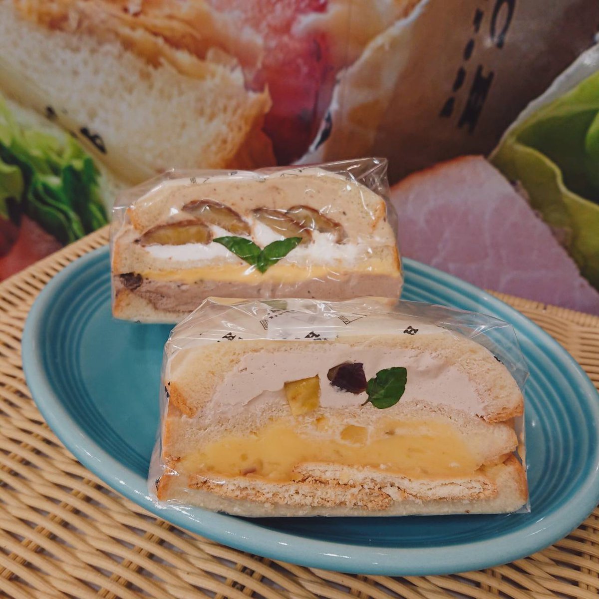 SanchTokyo's tweet photo. こんにちは☀️
みなさまどんな日曜日をお過ごしでしょうか✨

最近の人気サンドは

🍠お芋塩キャラメル(手前)
🌰芳醇な栗ラムレーズン(奥)

どちらもサンドに合うようにこだわったオリジナルクリームが絶品のサンドイッチです🎶
　
暖かいドリンクともぴったりな味わいのサンド、ぜひお楽しみください😌 https://t.co/c5R6DEiHGn
