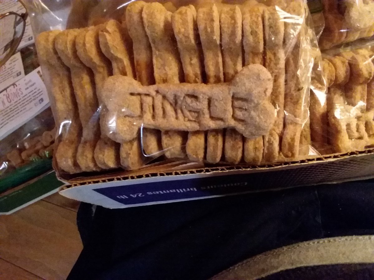1BNickolas's tweet photo. Jingle all the way! Wrap up 2021 biscuit baking. Focus on family, baking Christmas heartfelt packages. #jinglebells #focusonfamily #babsbones https://t.co/jGnq0bGrHq