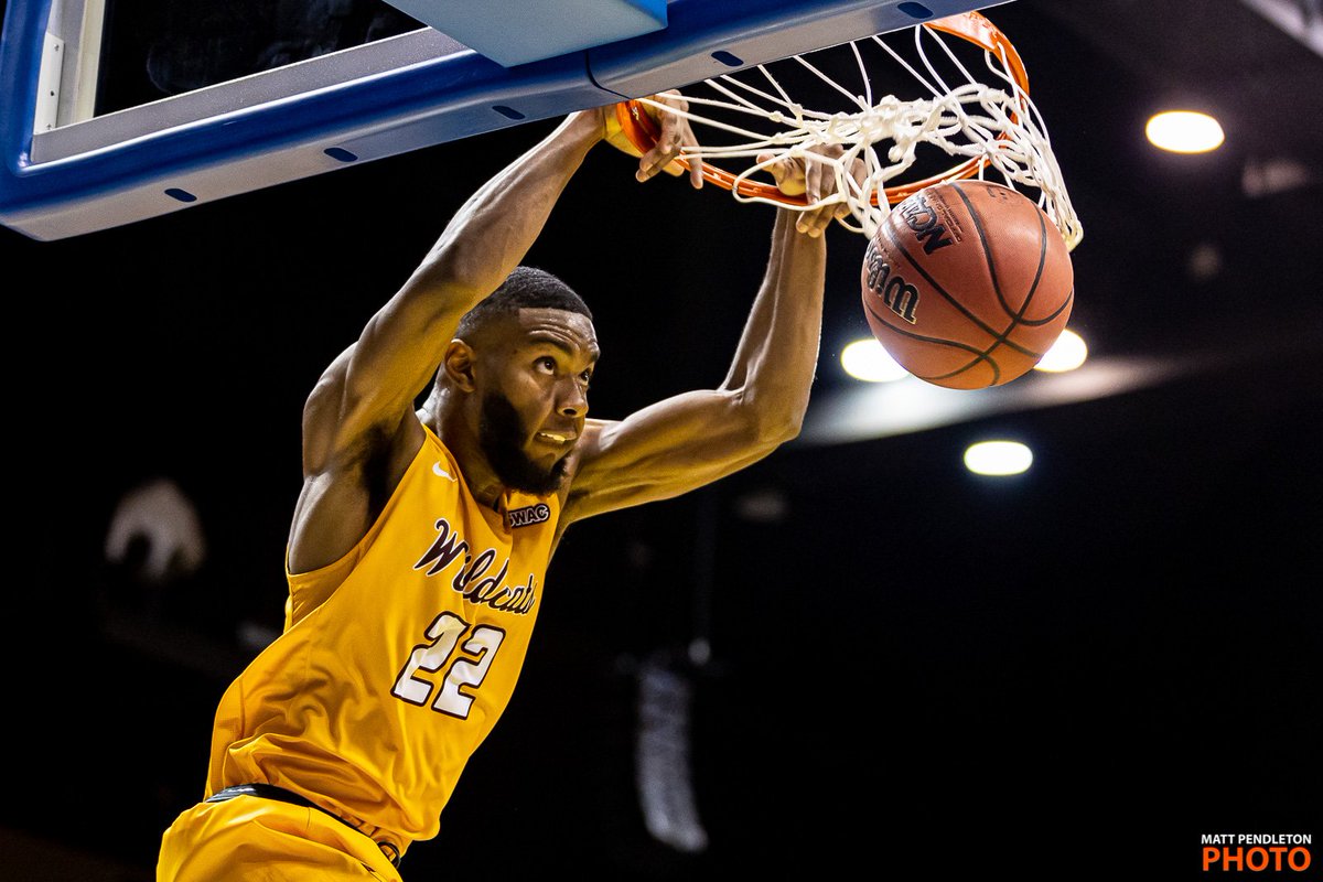 bymattpendleton's tweet photo. Day 1 covering the @thesunshineslam in #DaytonaBeach
📷 for @usatodaysports
A thread 🧵...
#ncaabasketball @Dyl_Robertson24 https://t.co/lXAmcjuhBz
