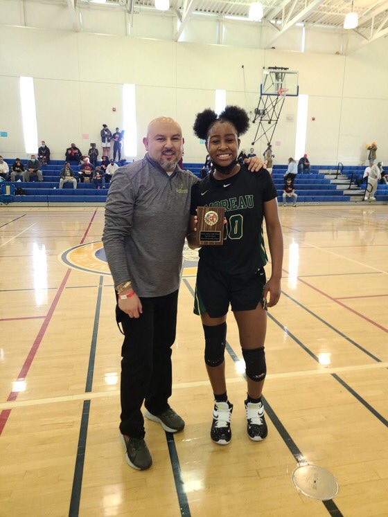 Shout to Girls basketball & Dominique Maxie w/MVP honors at Pinole Valley Showcase! @10Dymo