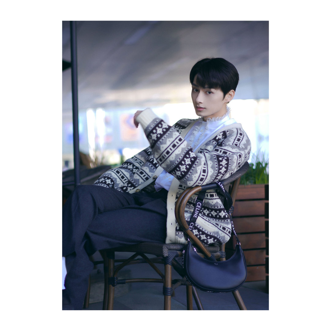 wonubliss's tweet photo. Moon Junhui x CELINE <Teen Knight Poem> #세븐틴 #준 @pledis_17 https://t.co/q1HeoW9PNC