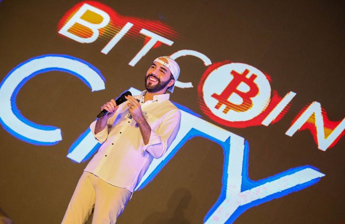 CeciliaGRM's tweet photo. "Pensé que teníamos que dar un anuncio grande en esta #BitcoinWeek. Así que hoy quiero anunciar que vamos a construir la primera #BitcoinCity", menciona el Presidente de la #CapitalBitcoin, @NayibBukele, durante el #FeelTheBit. https://t.co/prxFpW74lZ
